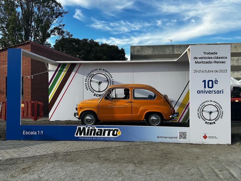 Stand con un Seat 600 para un aniversario